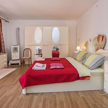 Two Bed Rooms Fortuna Near The Beach Poreč Extérieur photo